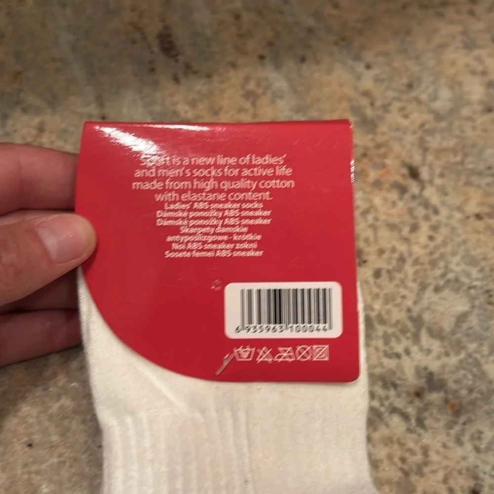 NWT Yang Chao kids non slip socks